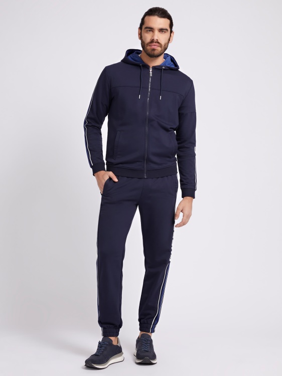 пазарувайте тенденцията Look Blue Guess