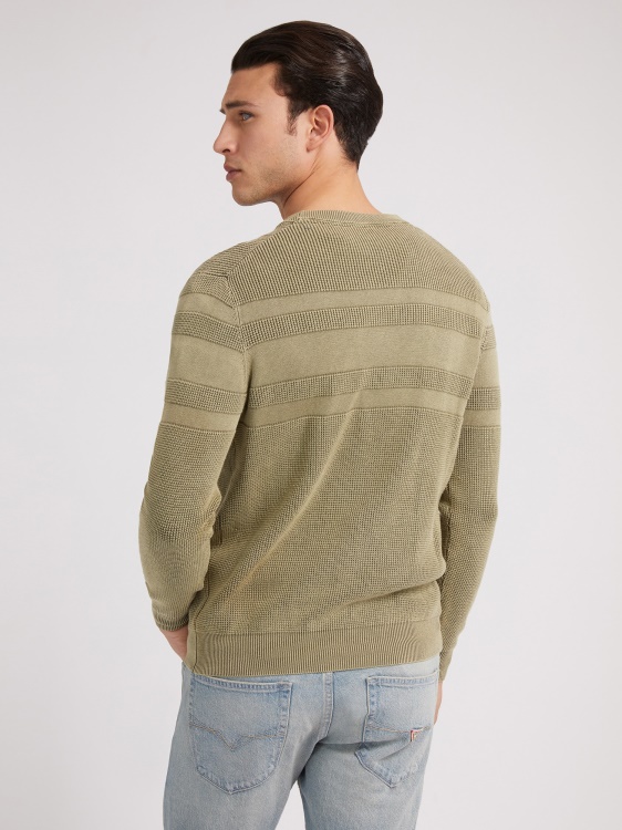 зелен раиран пуловер предположение