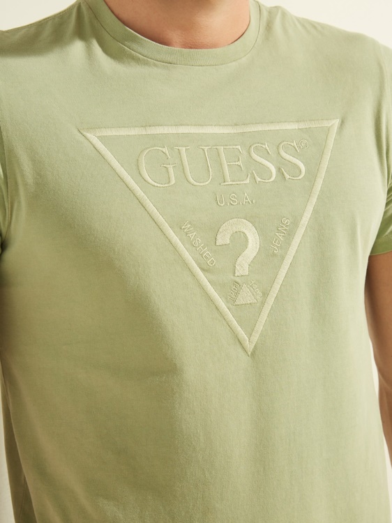 зелена триъгълна тениска с лого Guess