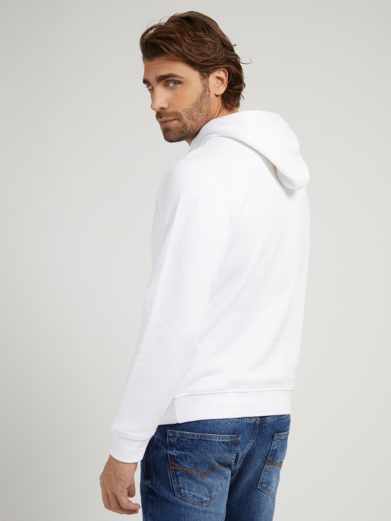 суичър с бяло лого отпред Guess