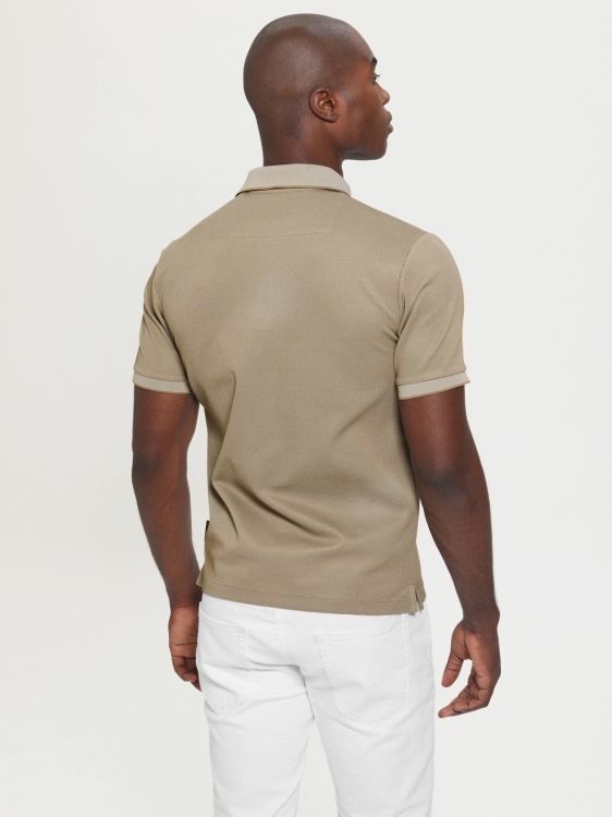 бежова поло тениска с лого отпред Guess