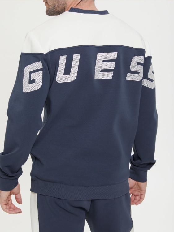 син костюм Guess с лого на гръб