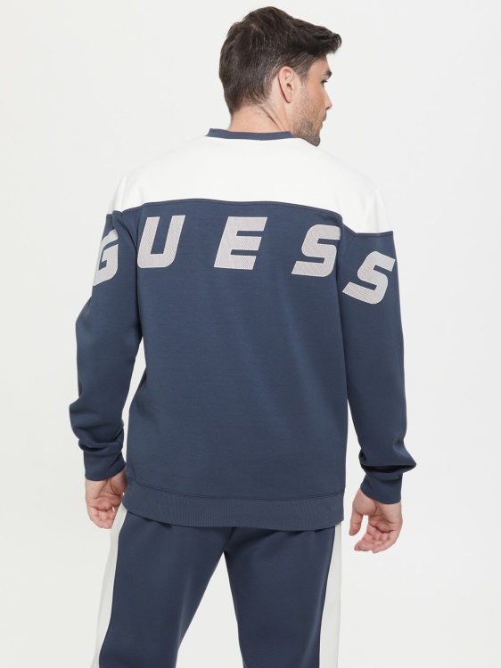 син костюм Guess с лого на гръб