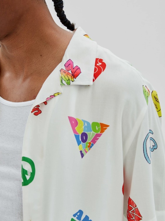 бяла риза Guess с цял принт