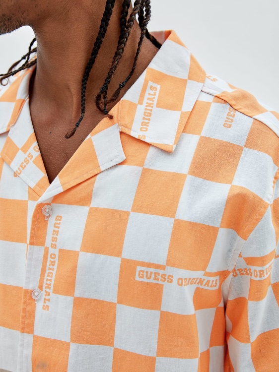 бяла многокарирана риза Guess