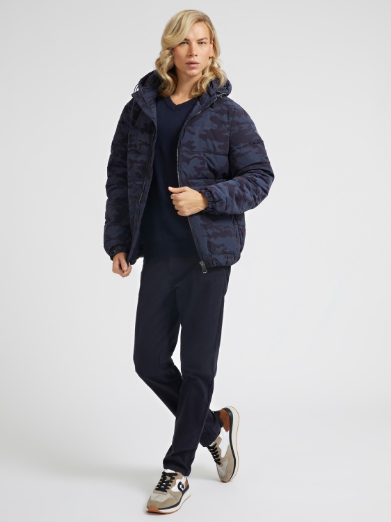 Puffer син камуфлажен принт Guess