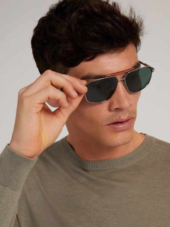 модел слънчеви очила Guess Navigator