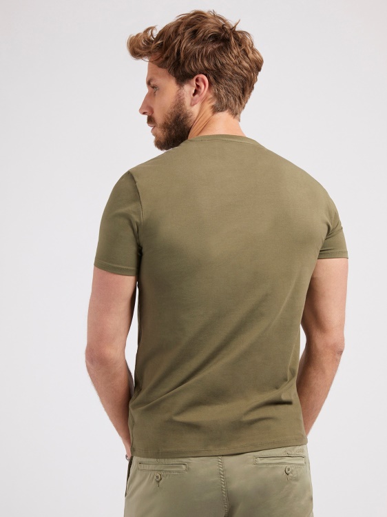 прилепнала тениска Guess зелено