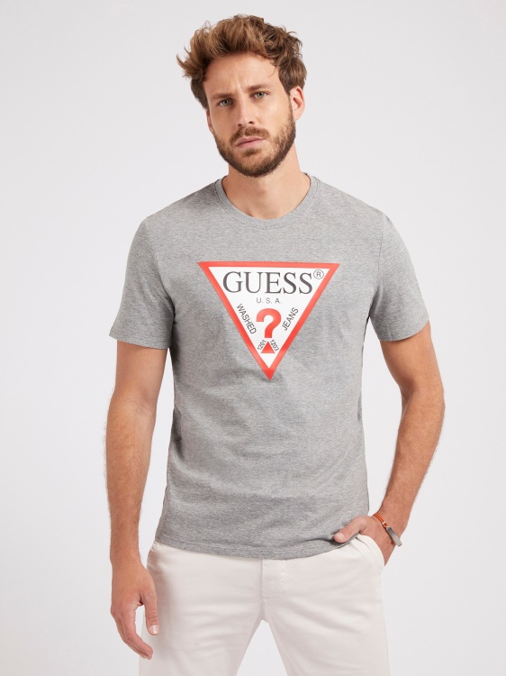тениска с триъгълно лого сива Guess нова тенденция