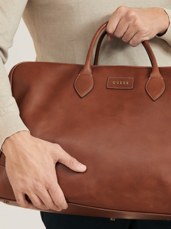 уикенд чанта от естествена кожа Lario Guess кафяво