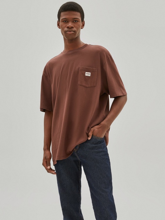 кафява тениска с предно лого Guess