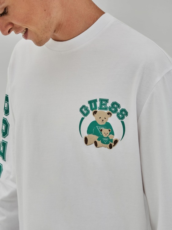 бяла тениска с лого отпред Guess нова тенденция