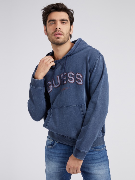 суичър с предно лого син Guess