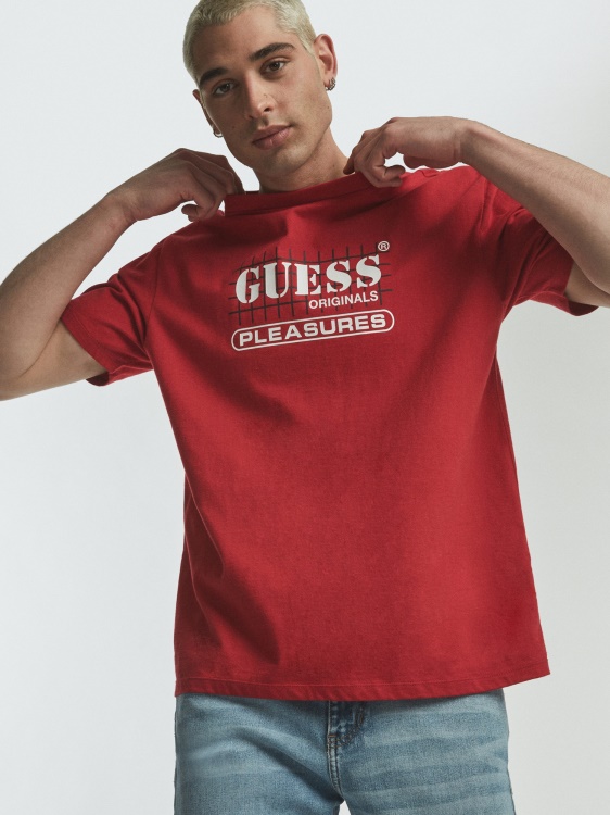 червена тениска с предно лого Guess