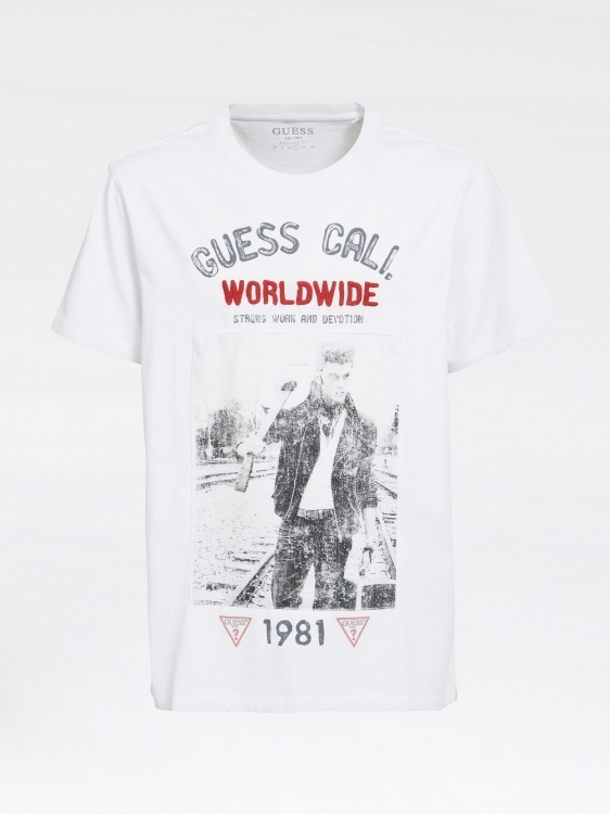 бяла тениска с щампа отпред Guess нова тенденция
