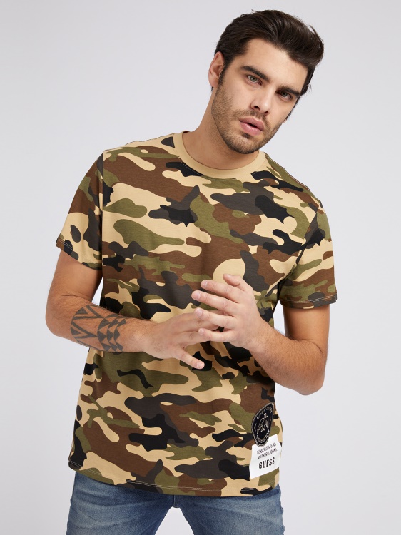 камуфлажна тениска Guess с камуфлажен принт