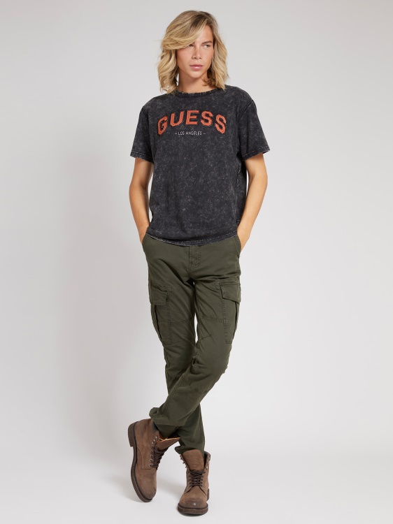 черна тениска с предно лого Guess
