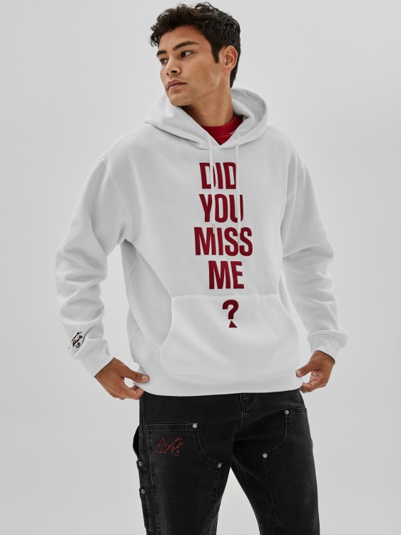 бял суичър с щампа отпред Guess