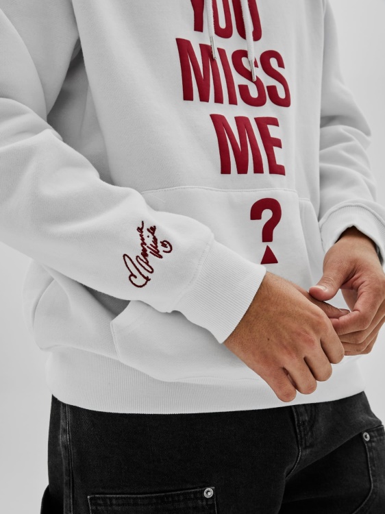 бял суичър с щампа отпред Guess