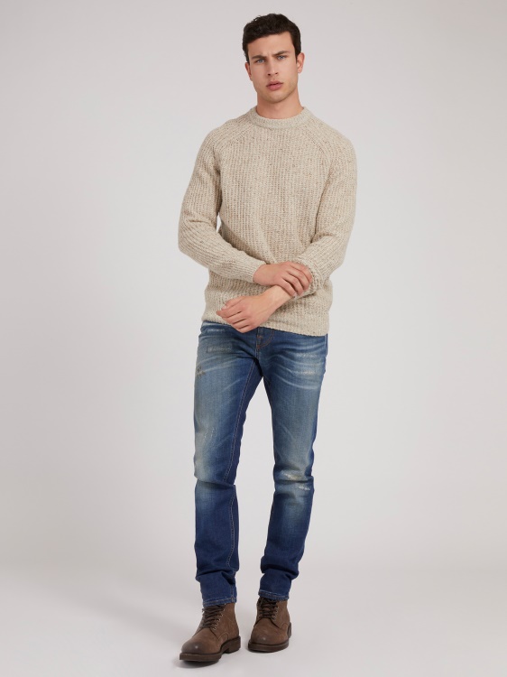 пуловер от вълнена смес с кремаво ребро предполагам