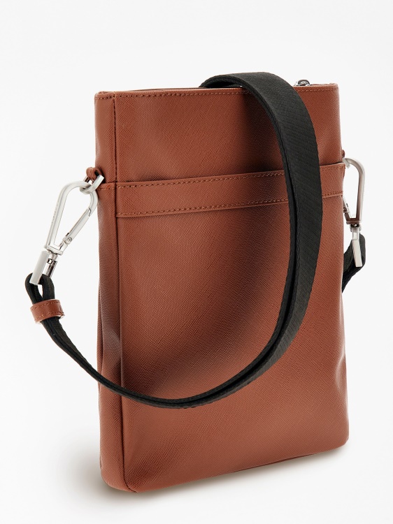 Guess кафява чанта през рамо Certosa Saffiano