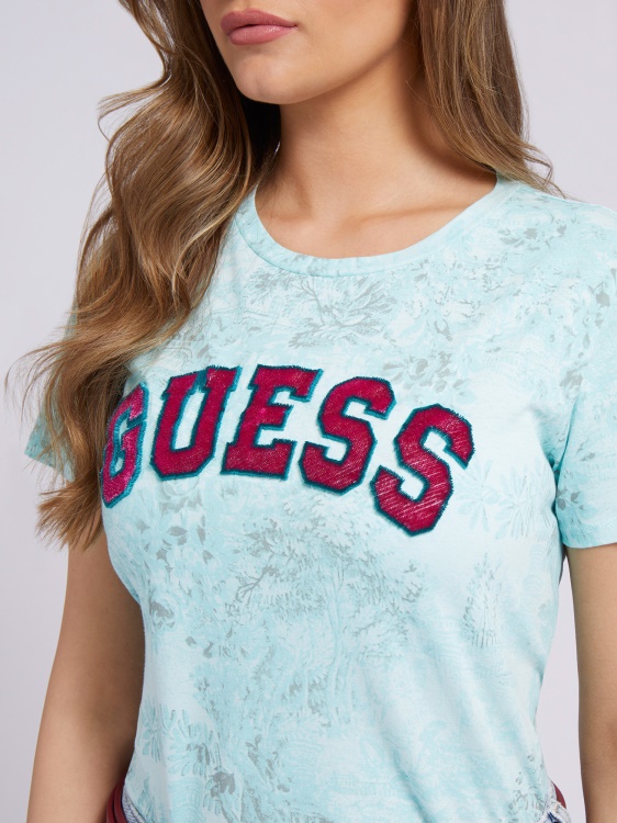 светлосиня цяла тениска с щампа Guess