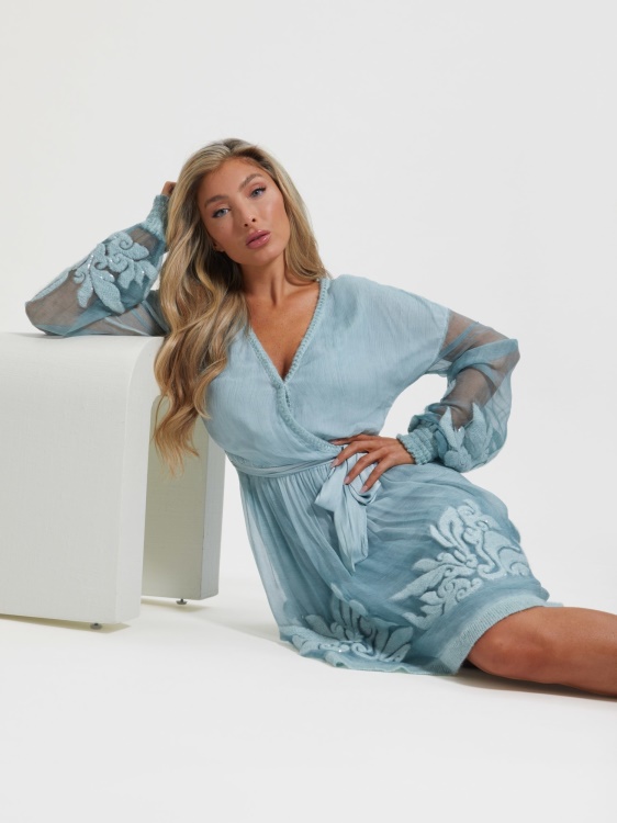 бродирана копринена рокля светло синьо Guess
