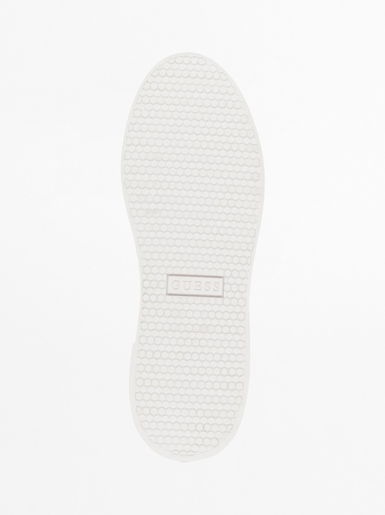 маратонки с нитове от изкуствена кожа, бели Guess