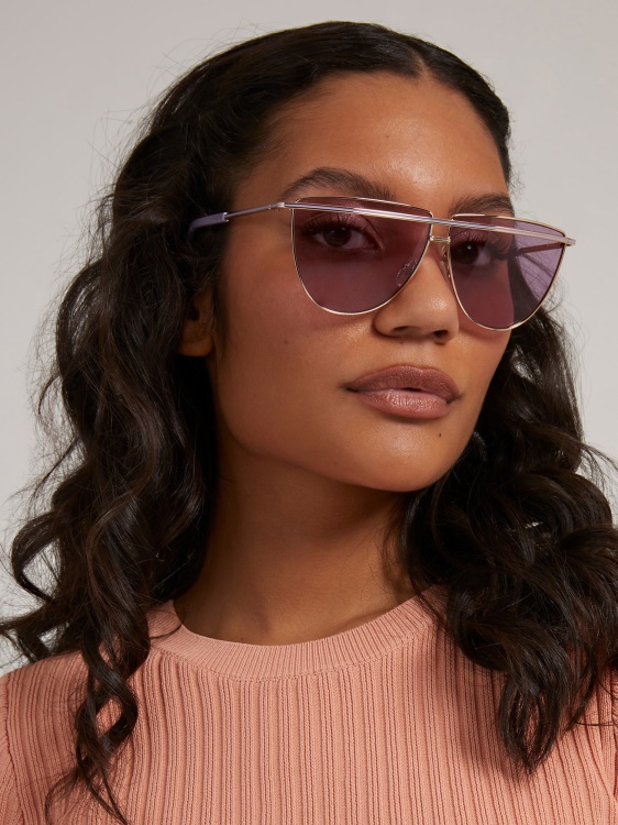 овални слънчеви очила модел Guess златни