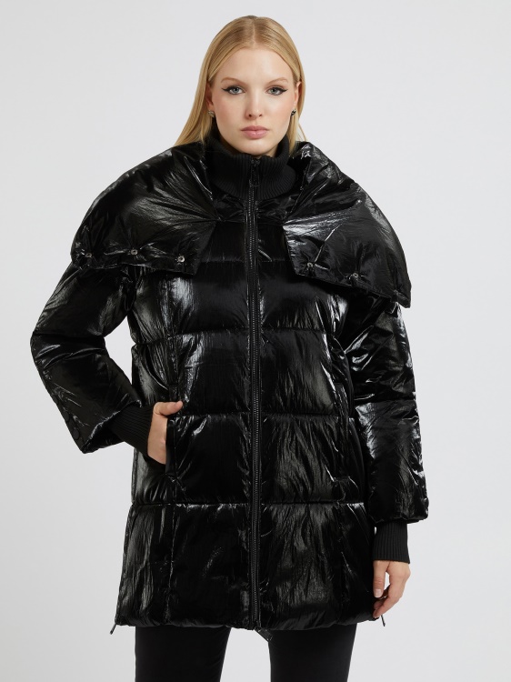 дълъг пуф с черно покритие Guess