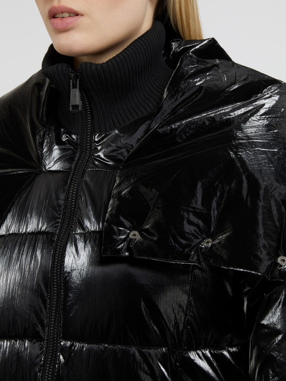 дълъг пуф с черно покритие Guess