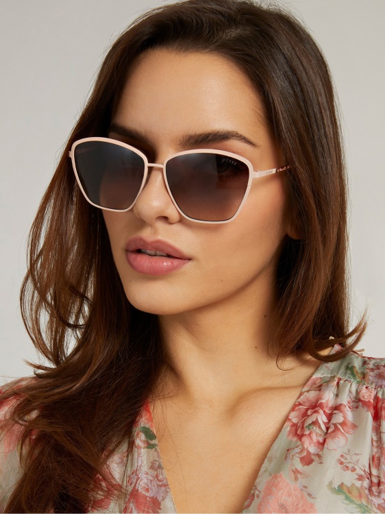 модел квадратни слънчеви очила Guess
