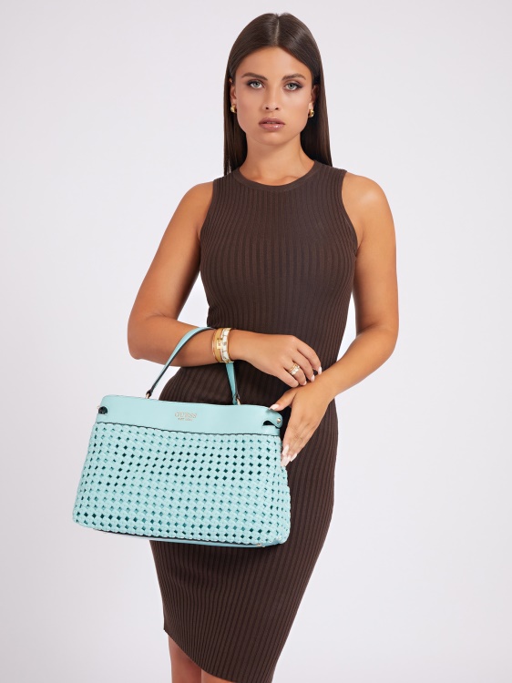 светло синя плетена чанта Guess Sicilia