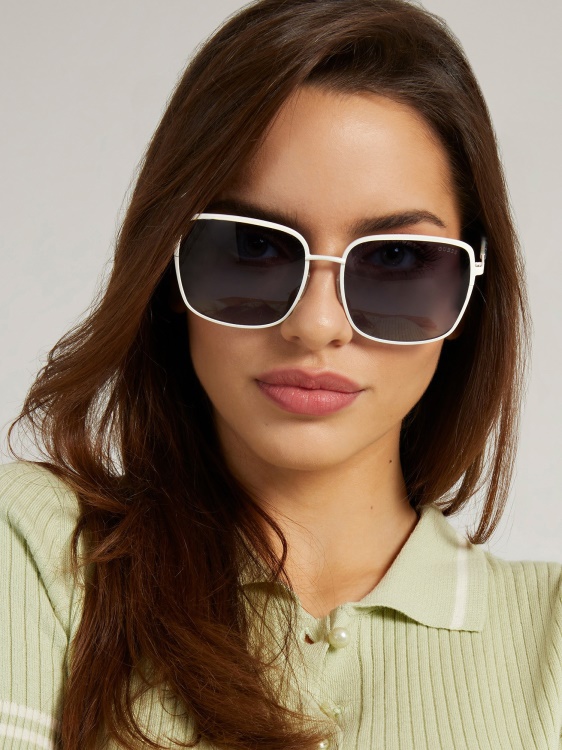 сини квадратни слънчеви очила модел Guess