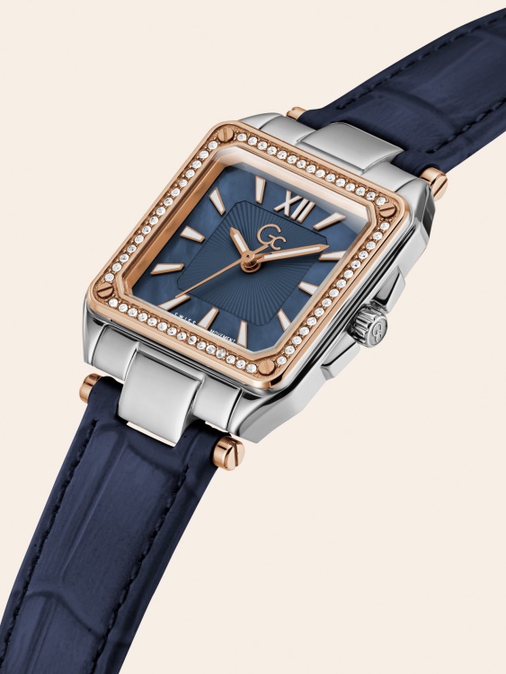син аналогов часовник Guess Gc от истинска кожа
