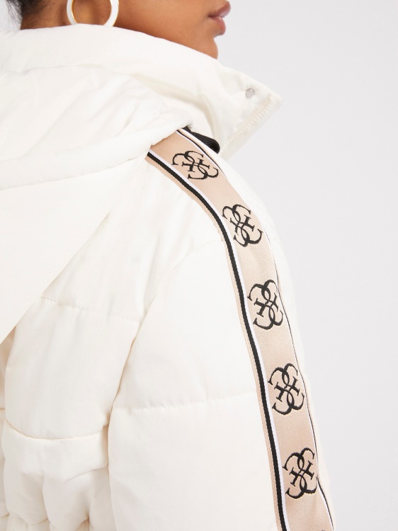 бял водоустойчив пуф Guess