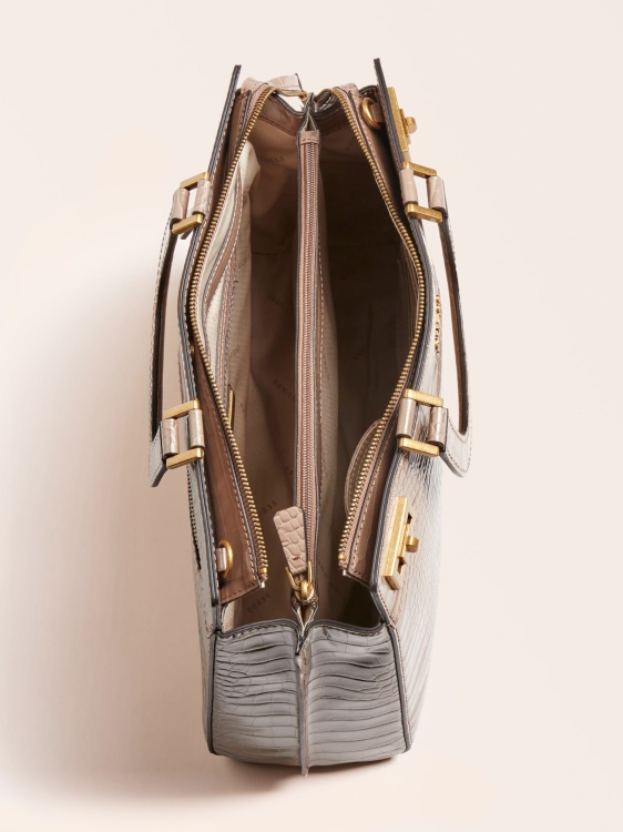 сметана чанта с крокодилна щампа Guess