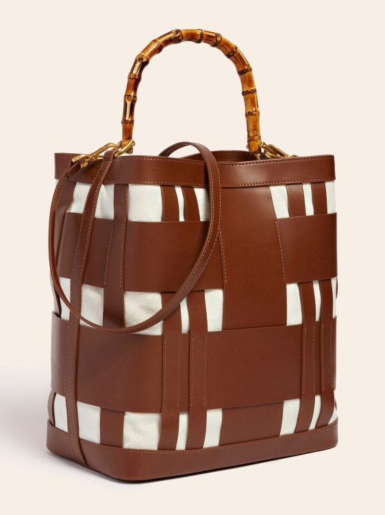 кафява чанта за скитник от истинска кожа Guess Aida