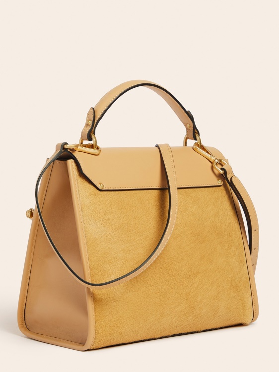Дамска чанта от естествена кожа Alia Guess бежово