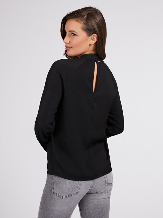 черна сатенена блуза с драпирана дръжка