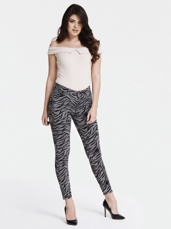 кремообразна горна част с ребра