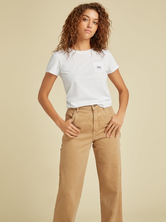 бяла тениска Guess с предно лого