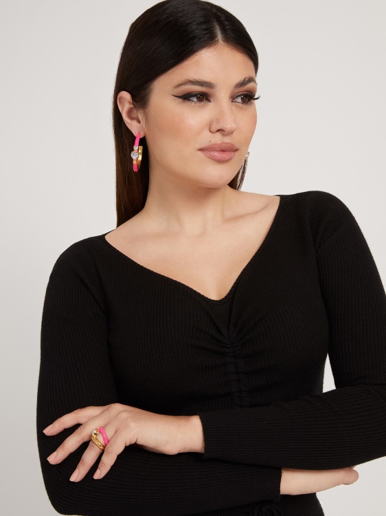 познайте обеци с розови неонови светлини