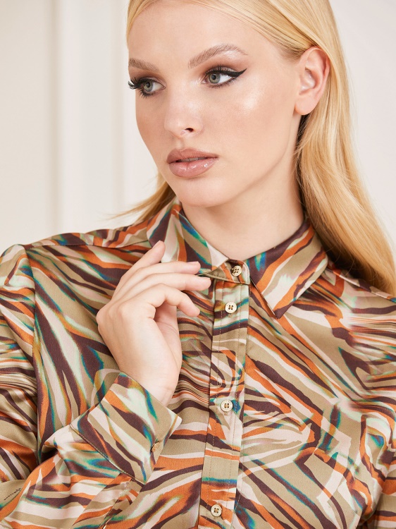 много бежова тениска Guess Marciano с цял принт