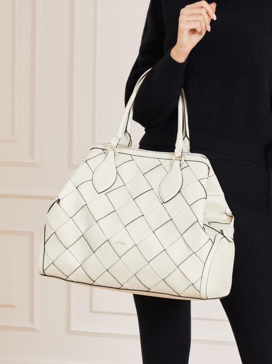 бяла голяма луксозна дамска чанта от естествена кожа Guess