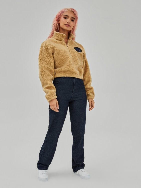 бежов суичър с предно лого на Guess