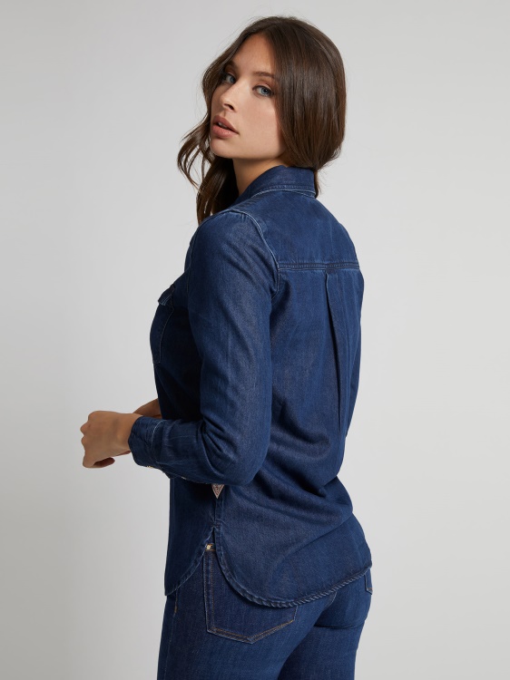 синя прилепнала дънкова риза с бродерия Guess