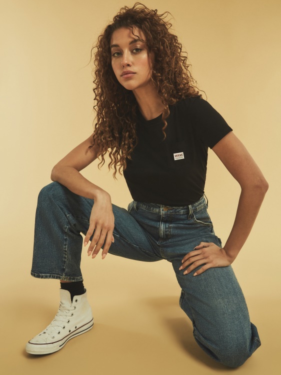 тениска с предни джобове Guess Black