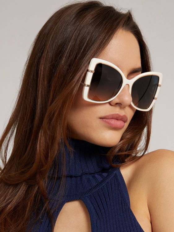 модел слънчеви очила с бяла пеперуда Guess