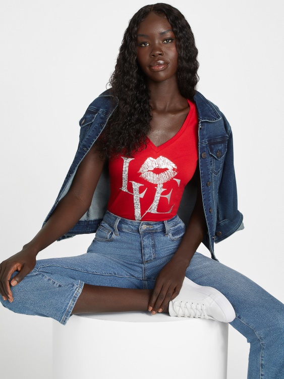 Guess Rugby Red Eco Cece тениска с V-образно деколте